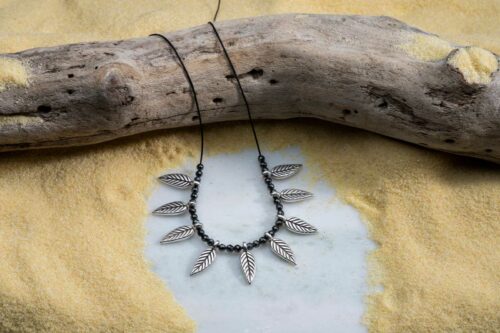 BH 18 FEATHERS NECKLACE